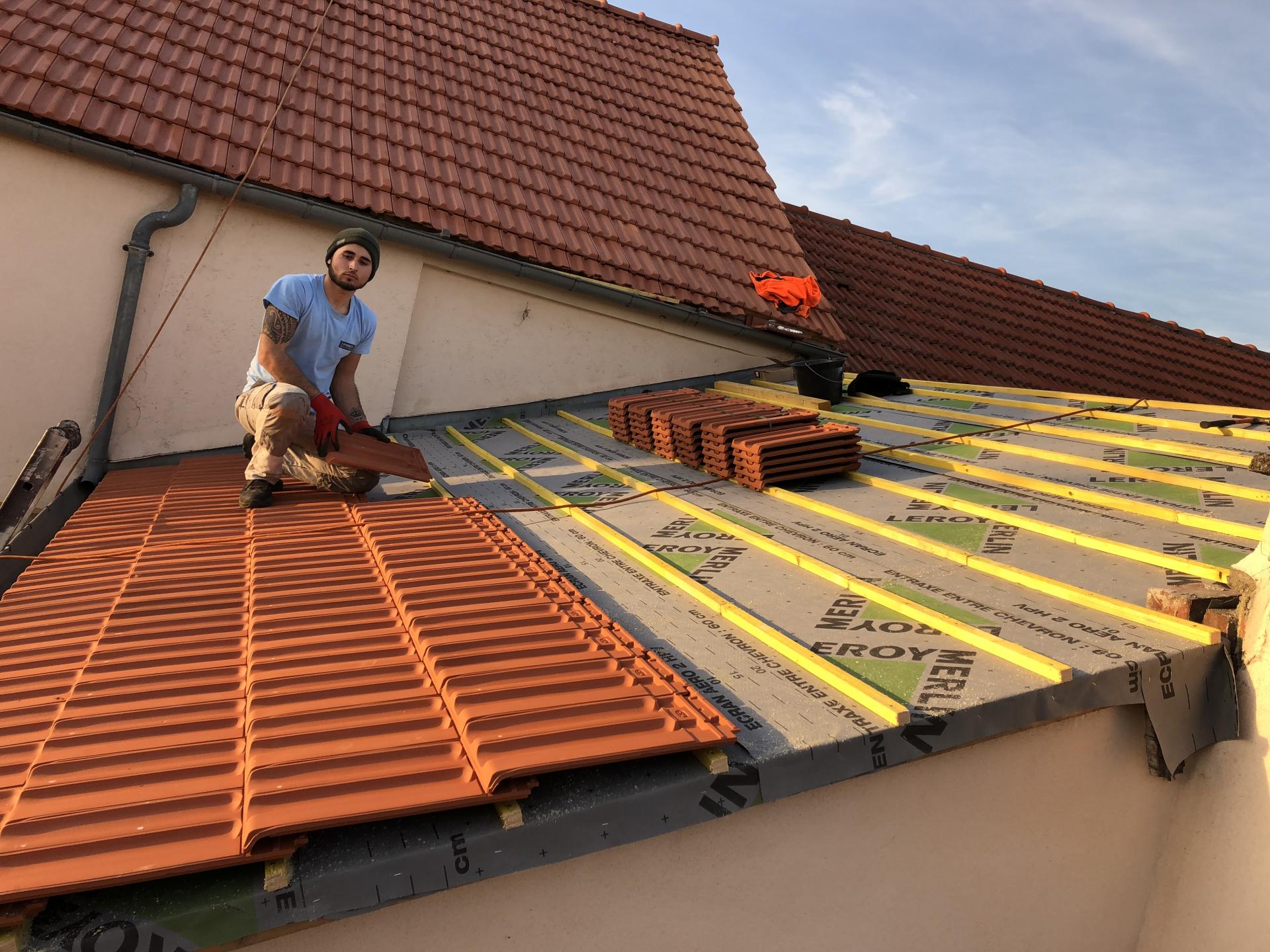 Pendant le changement de couverture Pose de tuiles